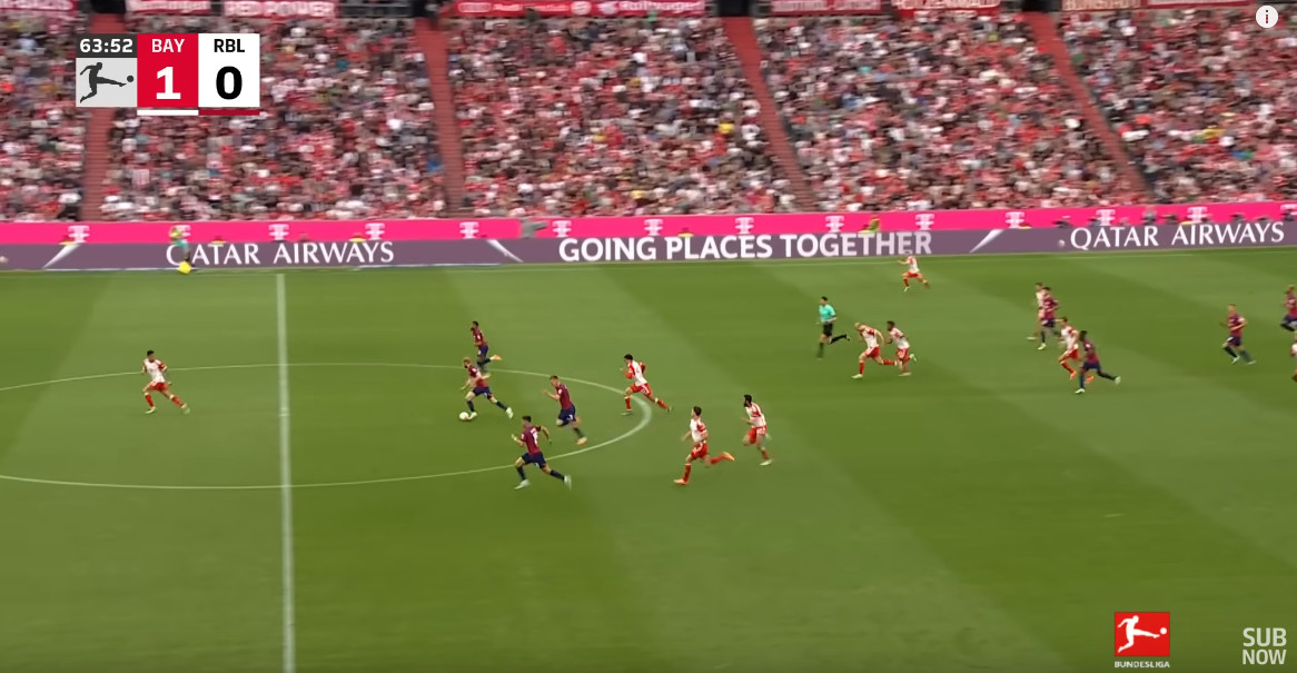 Konrad Laimer leads a charge of four Leipzig players vs. one defender after winning the ball after a corner.