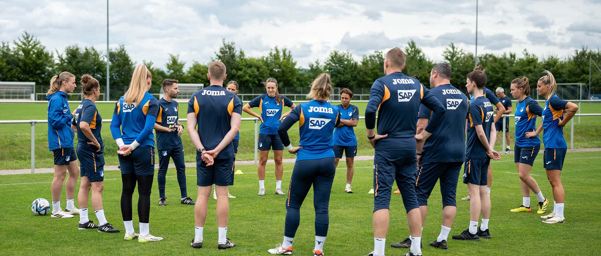 20240719-sap-tsg-hoffenheim-kurzpass-frauen-training