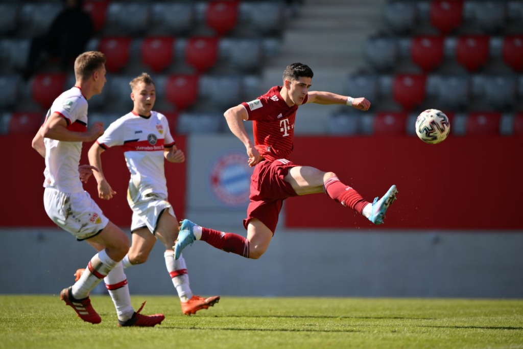 Bayern München U19 v VfB Stuttgart U19 - DFB Juniors Cup Semi Final