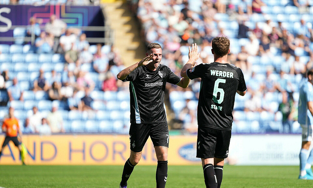 Marvin Ducksch and Jens Stage celebrate the winning goal.