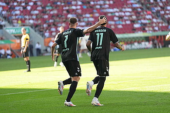 Justin Njinmah and Marvin Ducksch celebrate the equaliser.