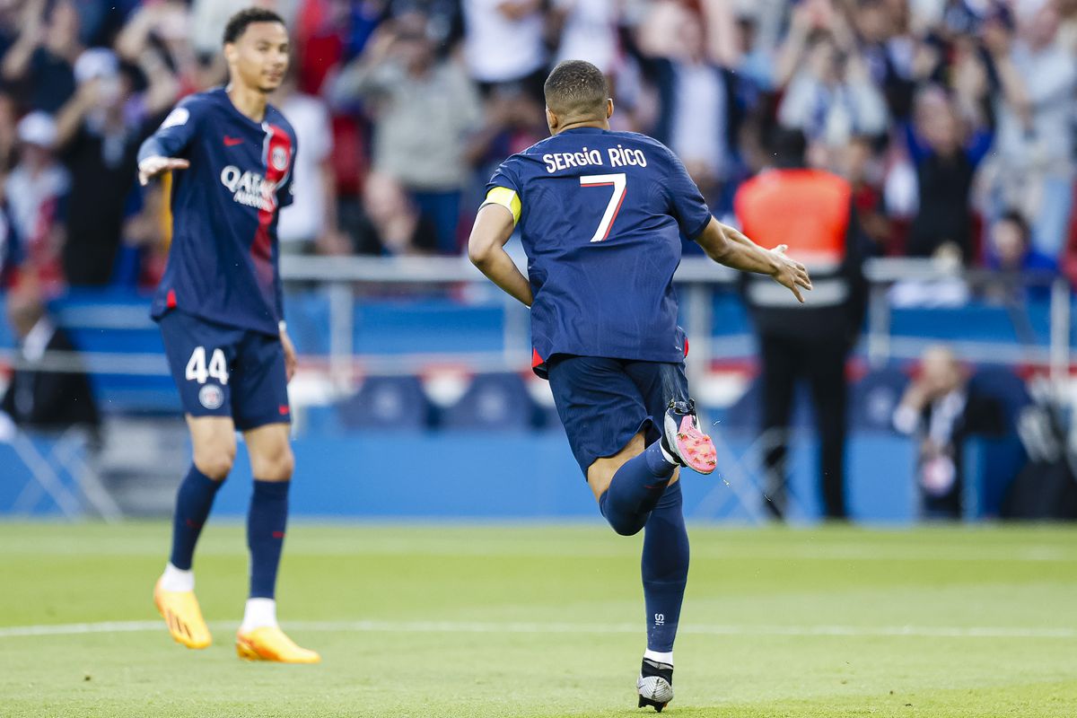 Paris Saint-Germain v Clermont Foot - Ligue 1 Uber Eats