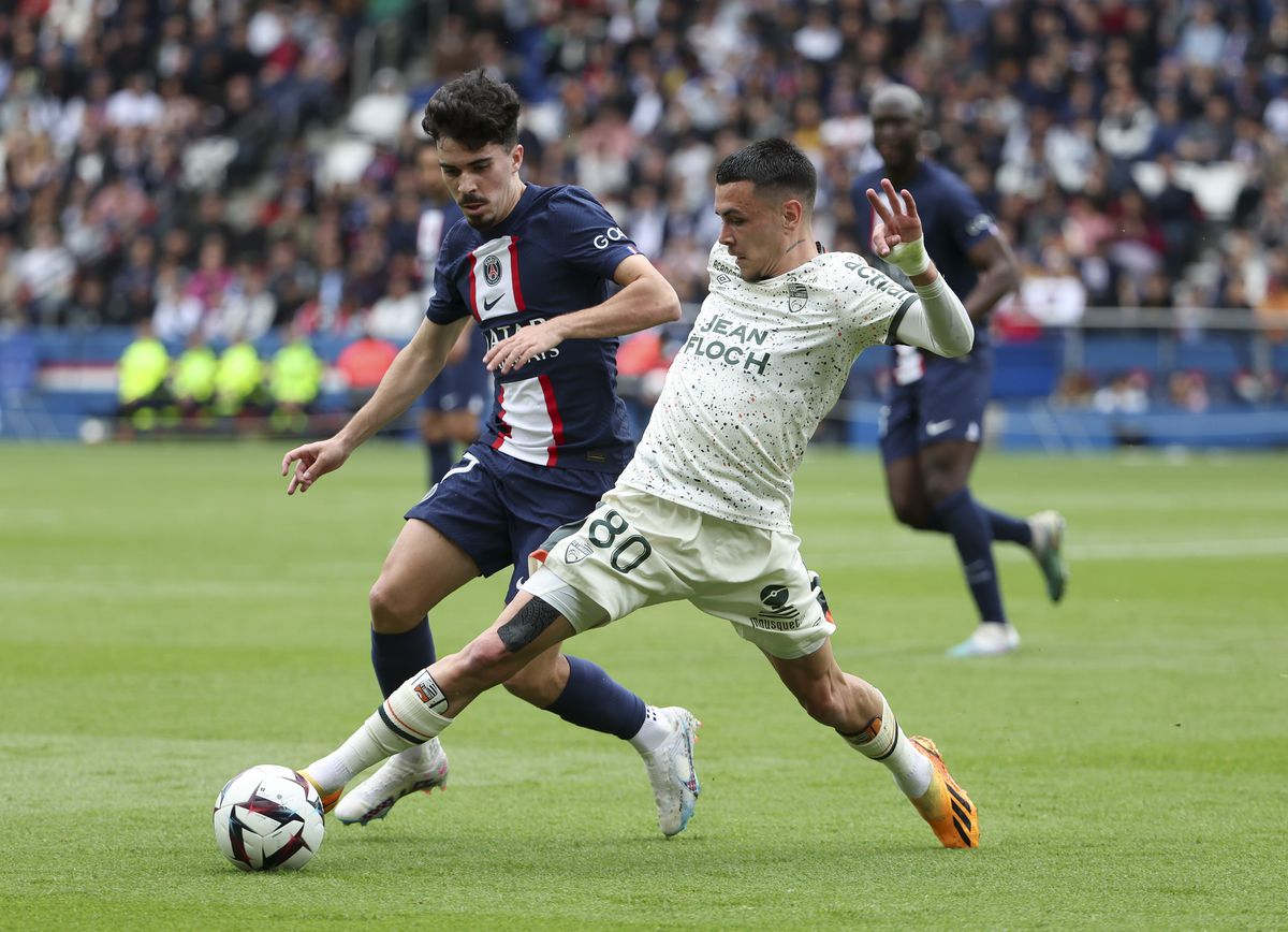 Paris Saint-Germain v FC Lorient - Ligue 1