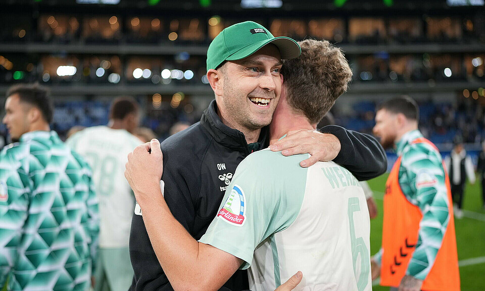 Ole Werner hugging Jens Stage after the game againstHoffenheim