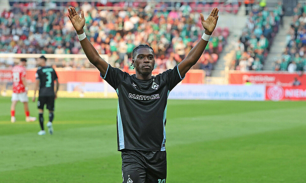 Derrick Köhn celebrates his winning goal in Mainz.