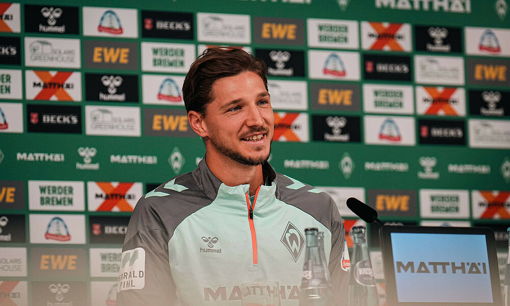 Niklas Stark smiles in an interview ahead of the away match in Mainz.