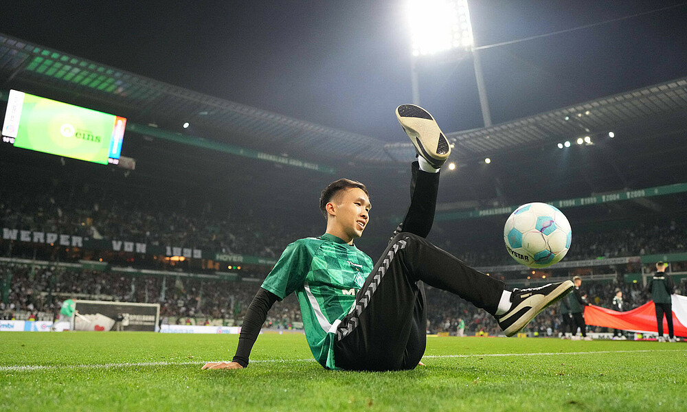 Phat Freestyle performing a trick at the Weserstadion.